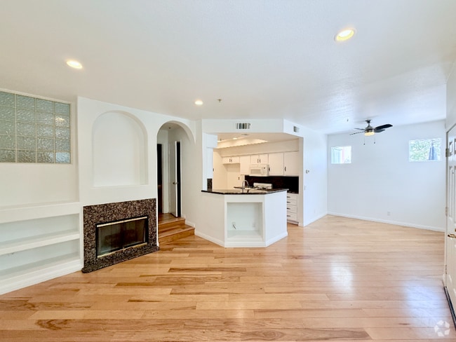 Building Photo - 109 Santa Barbara Ct