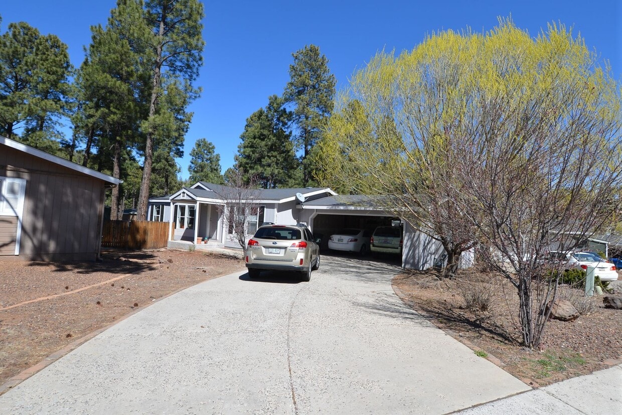 Charming 3BR/2BA Home with Spacious Backyard – Available June 1st! - Charming 3BR/2BA Home with Spacious Backyard – Available June 1st!