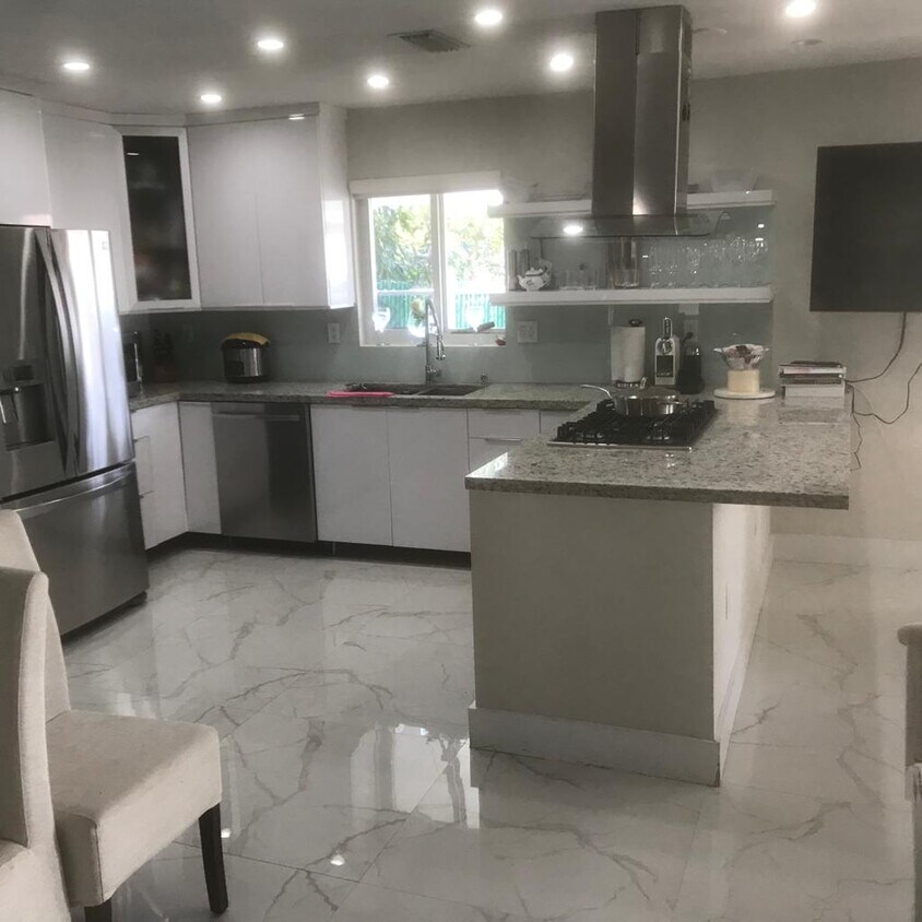 Foto del edificio - 3338 SW 23rd Terrace
