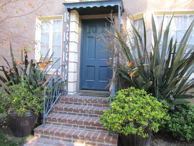 Building Photo - 428 N Sierra Bonita Ave