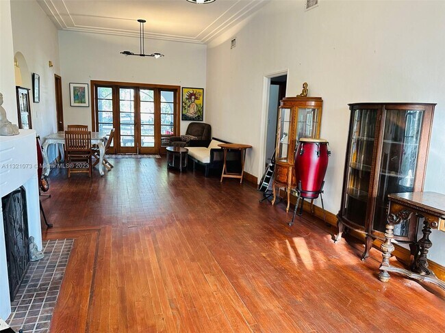 Foto del edificio - 201 N Coconut Ln