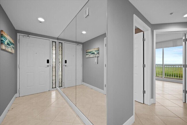 Building Photo - 5051 N Hwy A1A