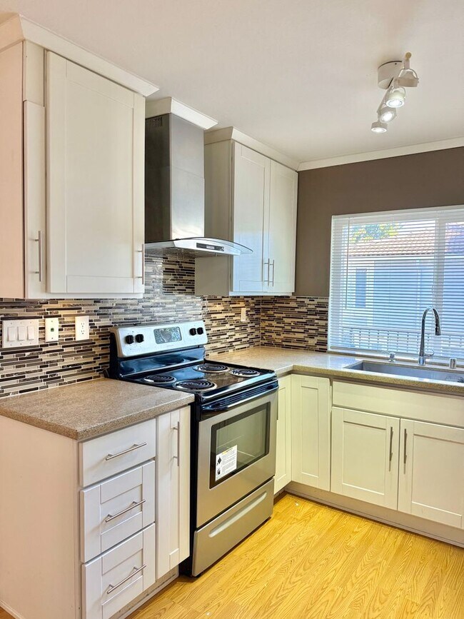 Foto del edificio - $2,350 / 1 BEDROOM CONDO - PRIME LOCATION!