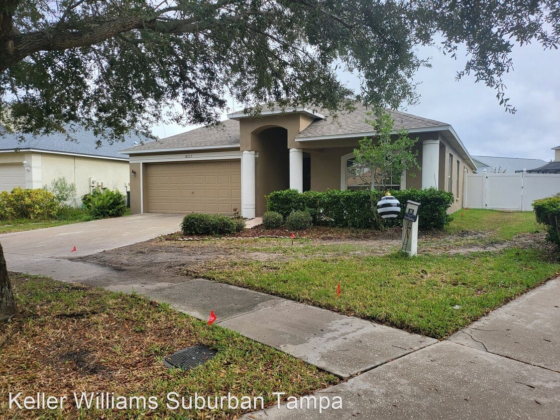 4 br, 2 bath House 8215 Canterbury Lake House Rental in Tampa
