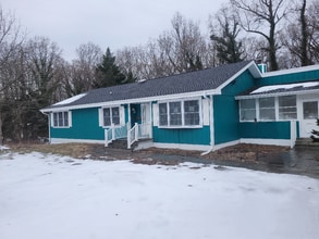 Building Photo - 16210 Cambridge Ct