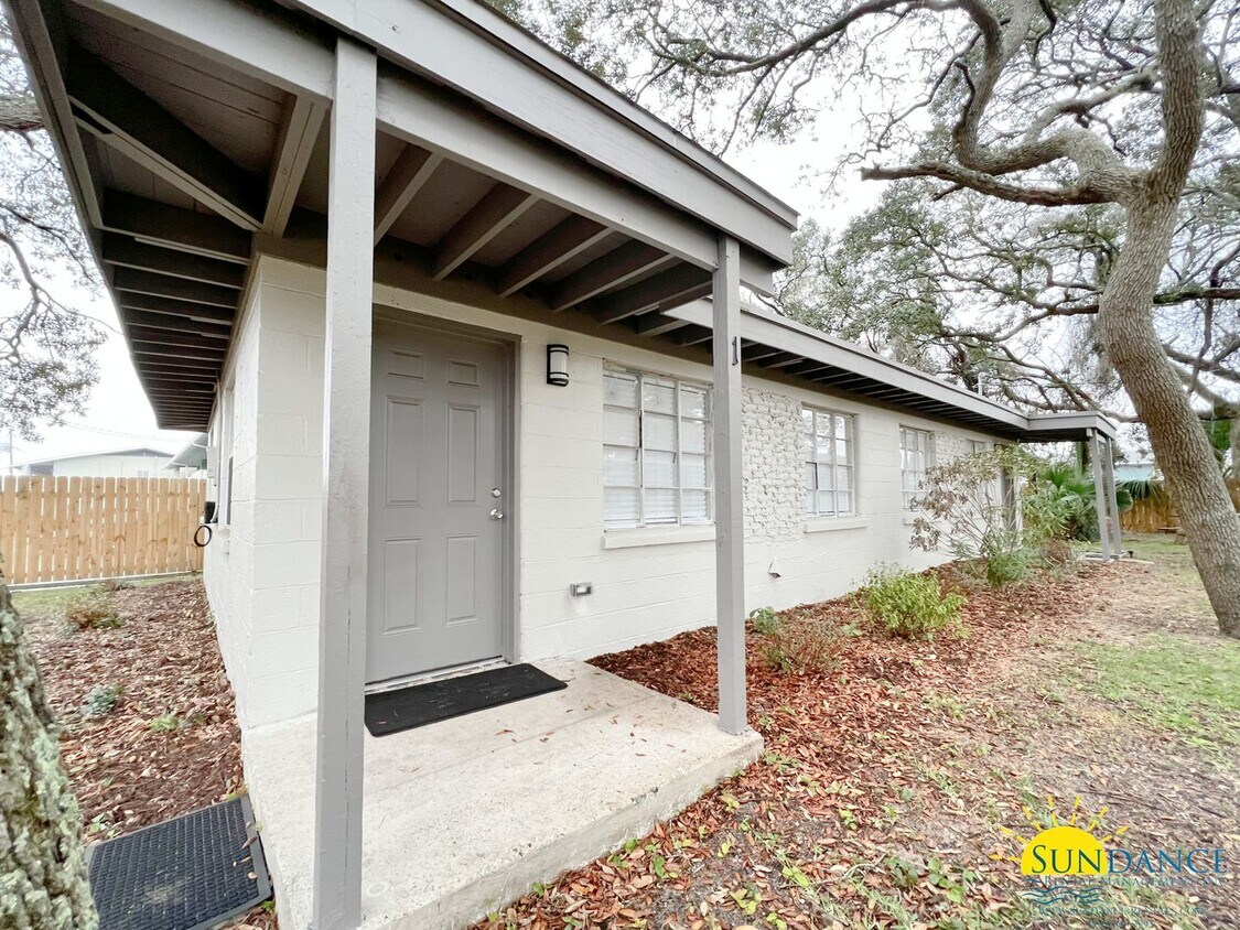 Primary Photo - Quaint 1 bedroom cottage in Fort Walton Be...