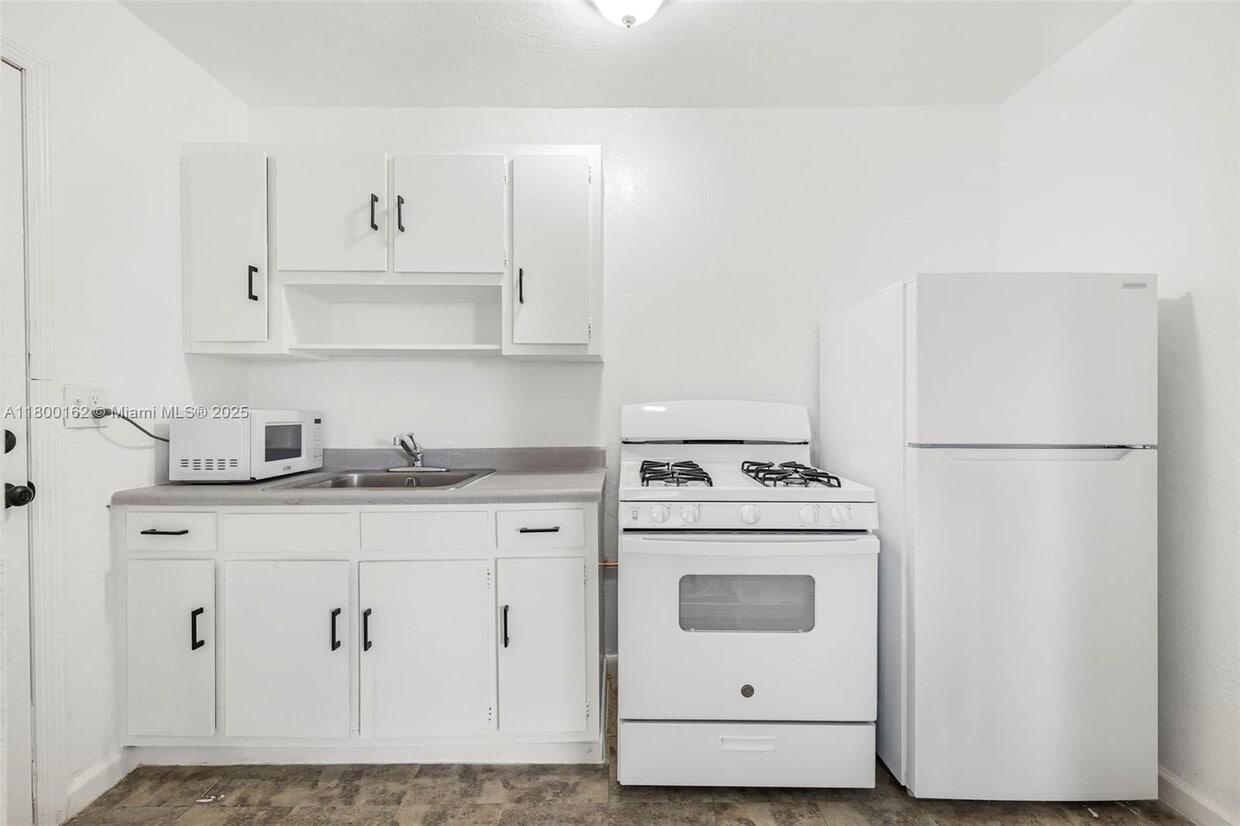 Foto principal - 126 SW 18th Ave