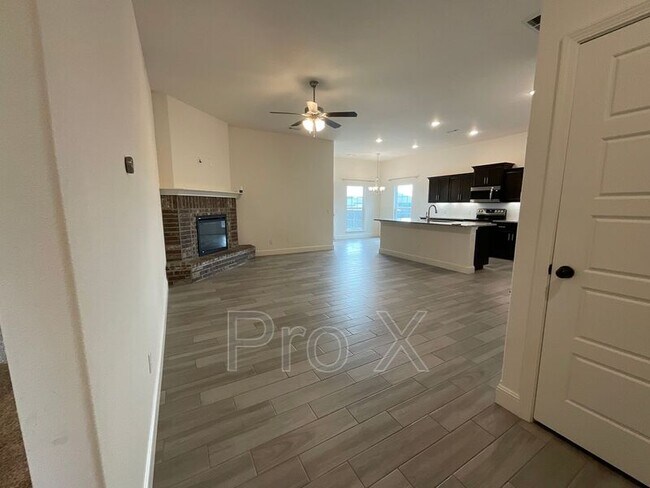 Building Photo - 806 Summerlyn Ln