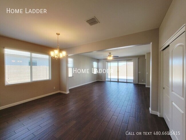 Foto del edificio - 13610 W Briles Rd