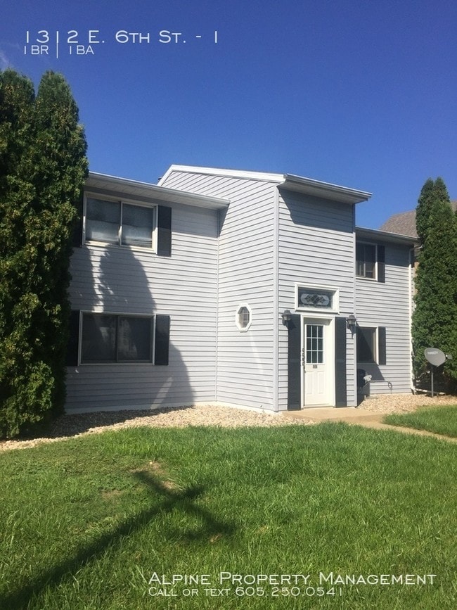 Building Photo - Newly Renovated Ground Floor 1 Bedroom!!