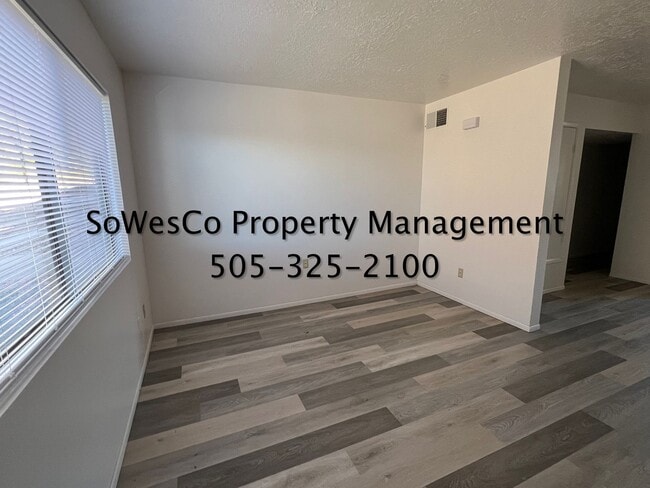 Building Photo - Two Bedroom 1.5 Bath With New Flooring, Pa...