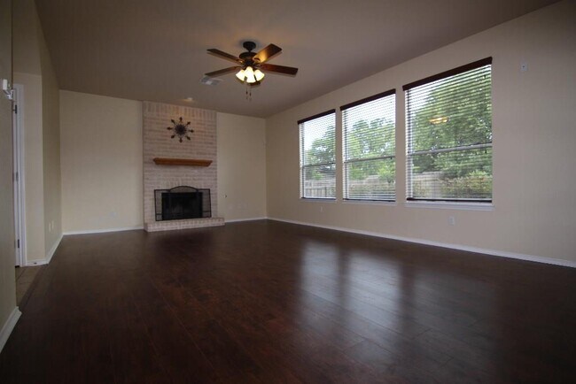 Foto del edificio - 11516 McDows Hole Ln