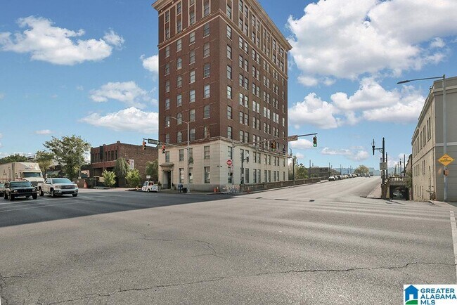 Building Photo - 2201 1st Ave N