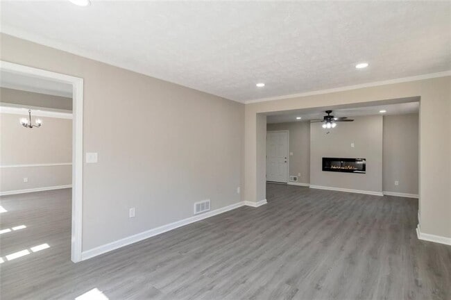 Building Photo - 4620 Central Dr