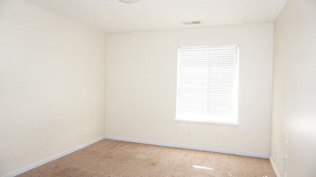 Building Photo - 3374 Galleria Dr