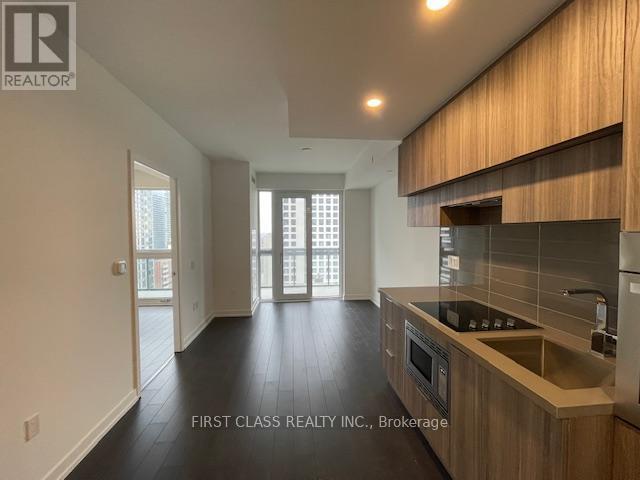 Building Photo - 39 Roehampton Ave