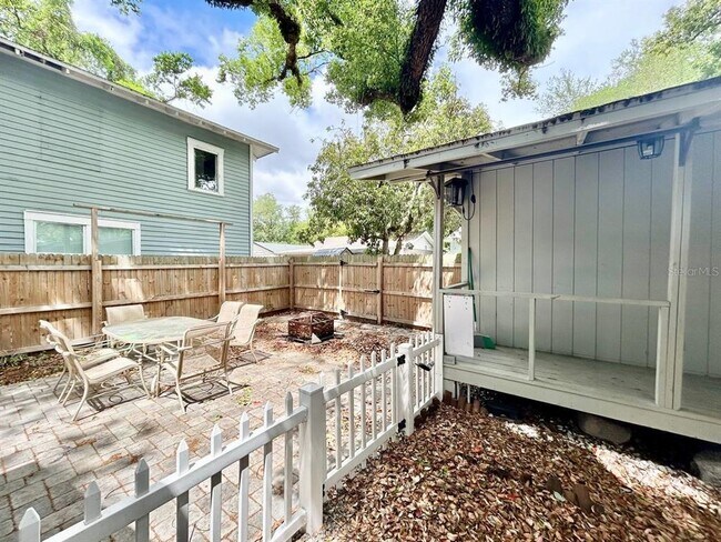 Foto del edificio - 1216 E Chelsea St