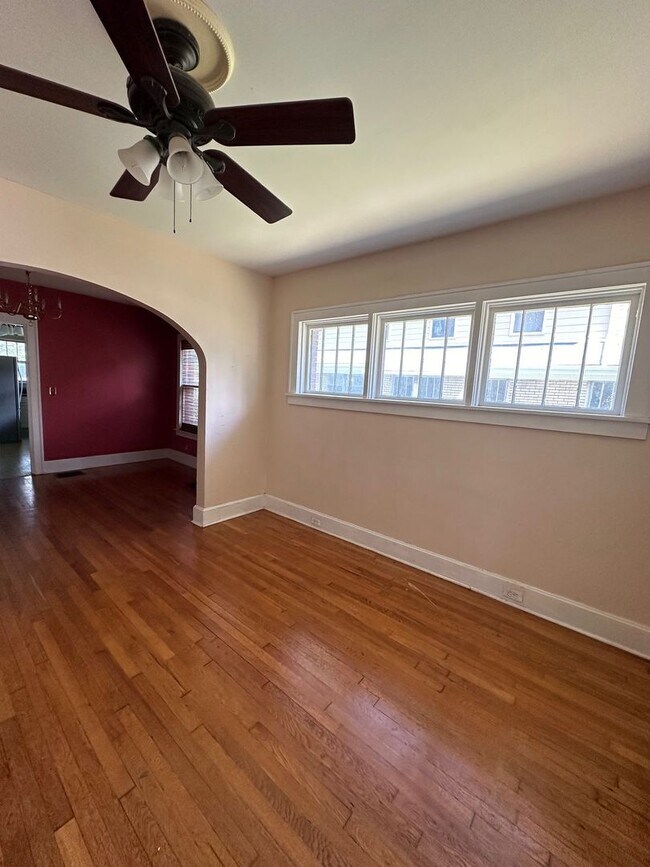 Foto del edificio - Beautiful, Historic House! Hardwood Floors...