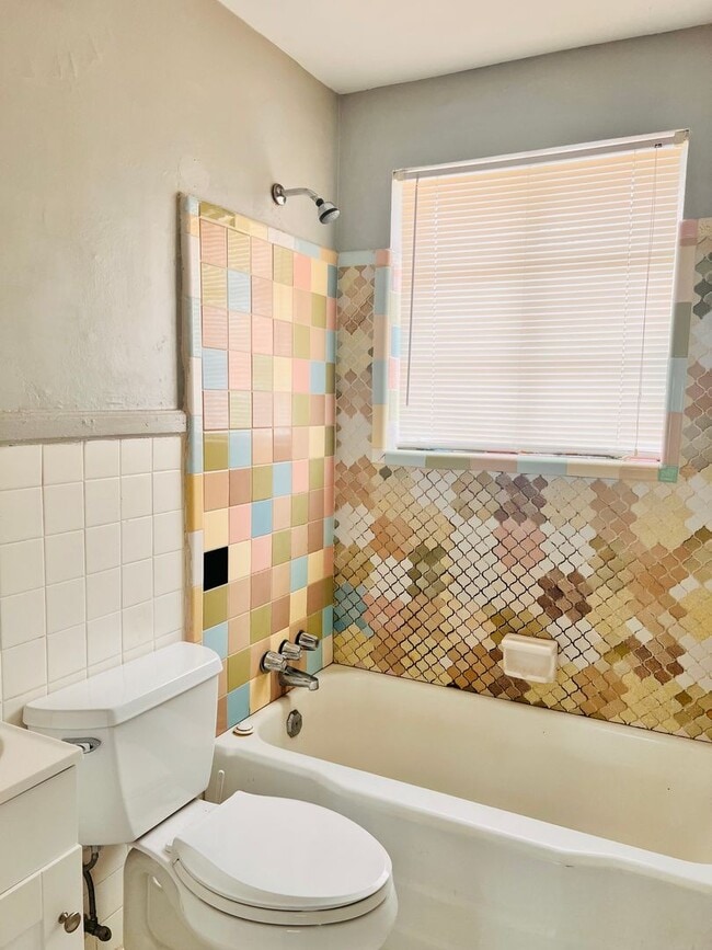Building Photo - 2 Bedroom, 1 Bath in West Columbia - Avail...