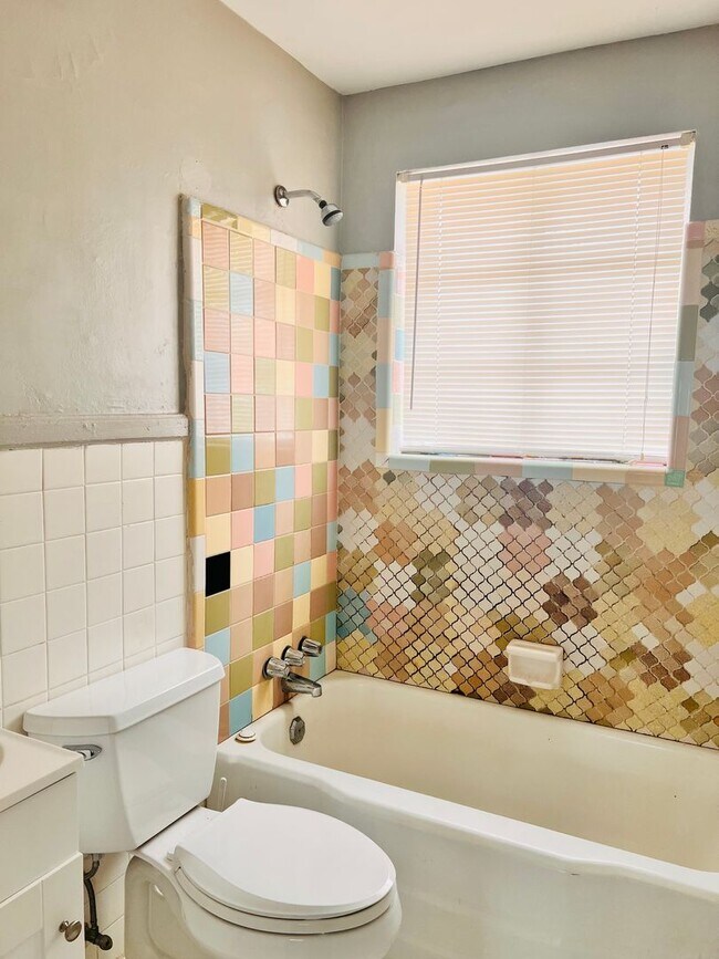Building Photo - 2 Bedroom, 1 Bath in West Columbia