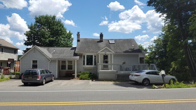 Front - 154 Lackawanna Dr