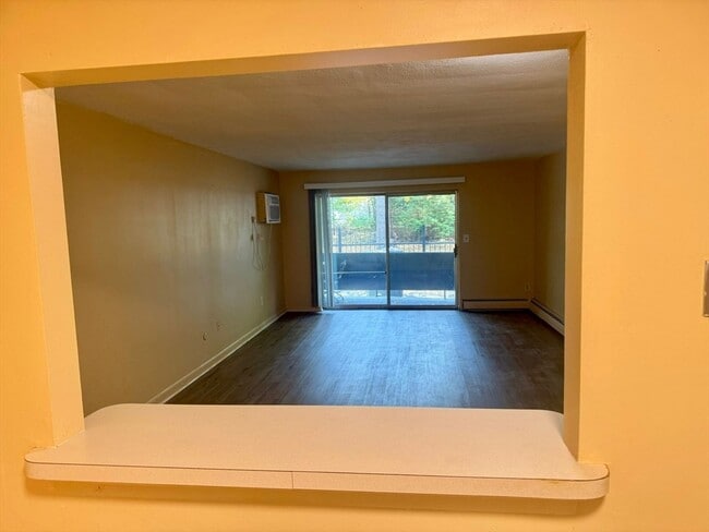 Building Photo - 32 Whites Ave