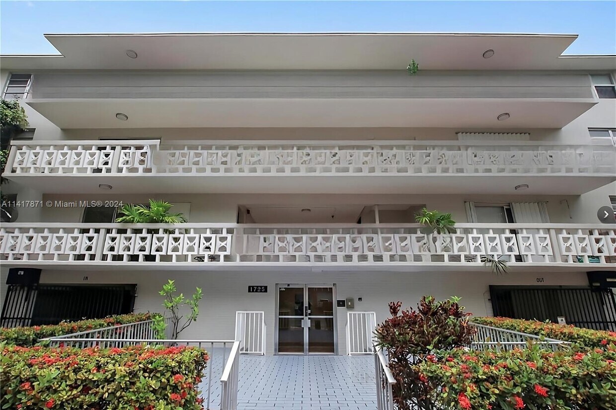 Foto principal - 1725 James Ave