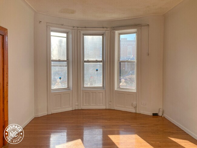 Building Photo - 1063 New York Ave