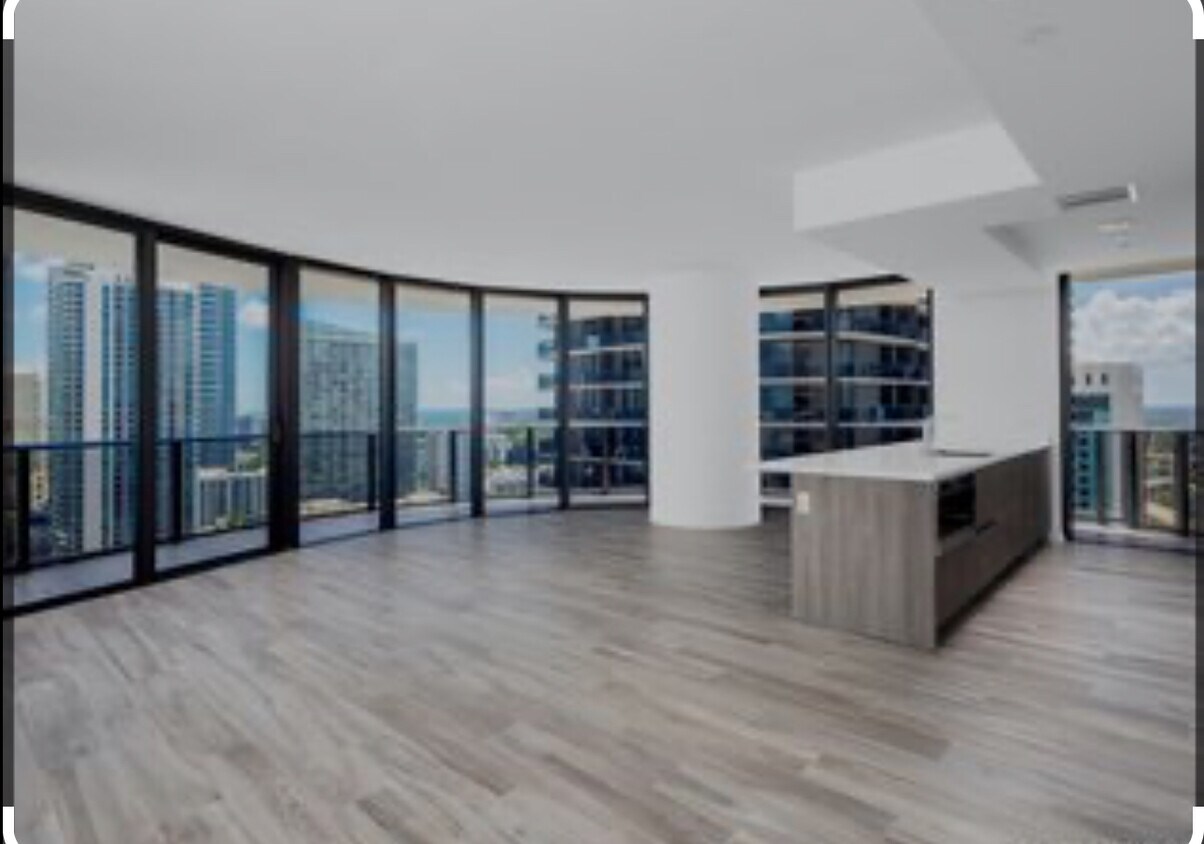 Foto principal - 1600 NE 1st Ave
