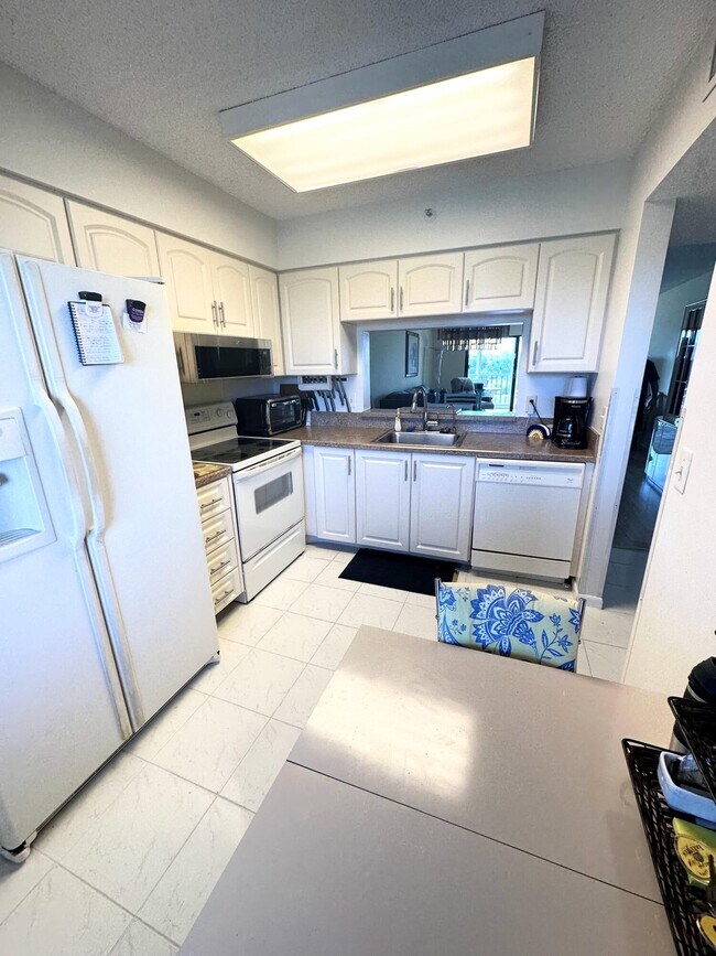Building Photo - 7076 Huntington Ln