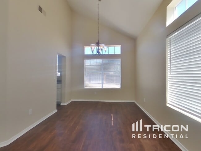 Building Photo - 718 Anderson Way