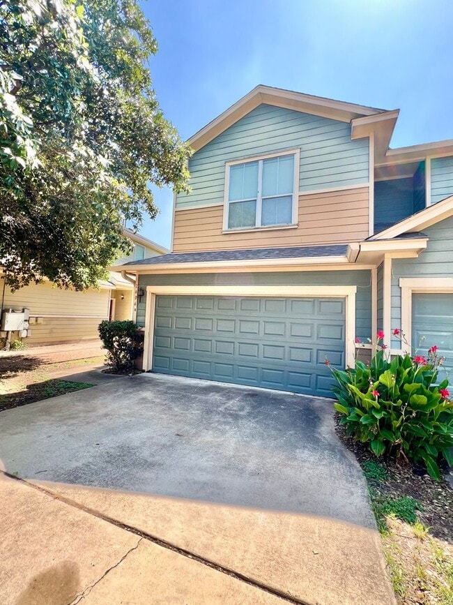 Building Photo - 2406 Allred Dr