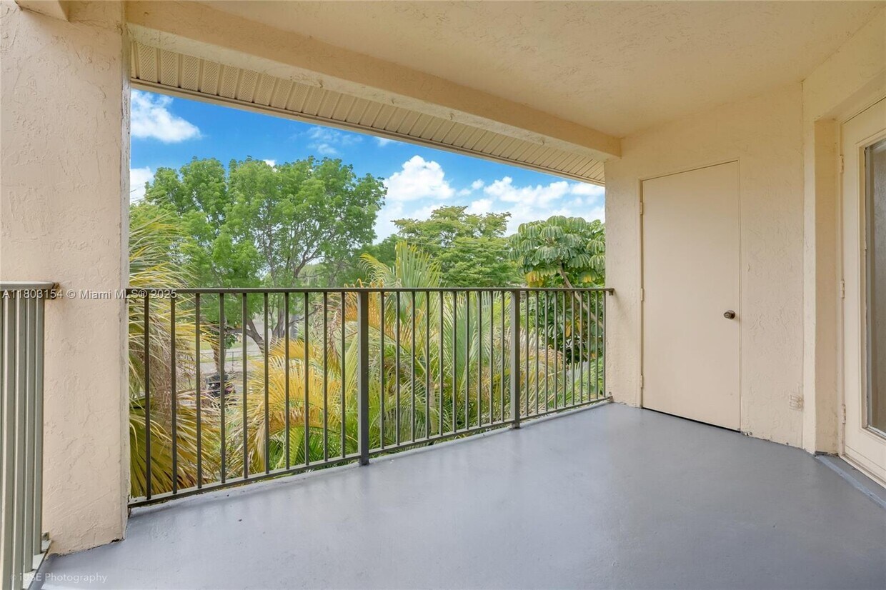 Foto principal - 9999 Summerbreeze Dr