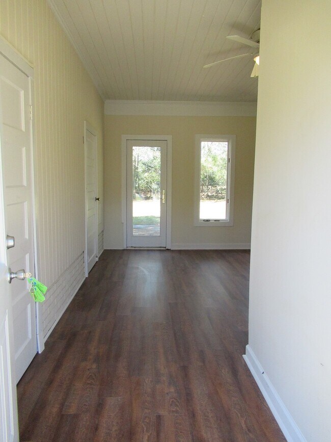 Foto del edificio - 38 Thelma-3 bedroom, 2 bath- ALICE DRIVE AREA