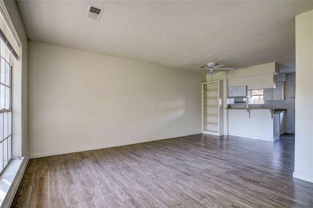 Foto principal - 2104 James Bowie Dr