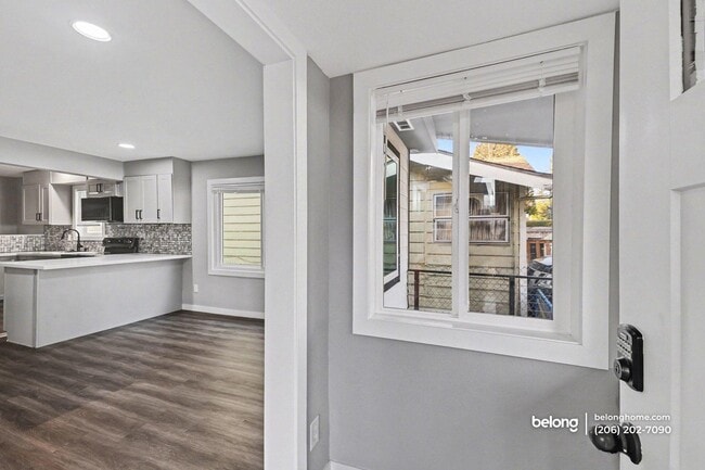 Building Photo - 3425 34th Ave S