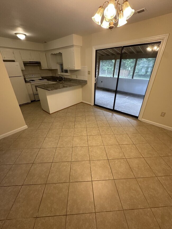 Building Photo - 1612 Trently Ct