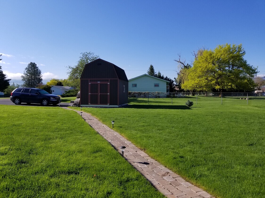 Building Photo - 3403 North Ave W