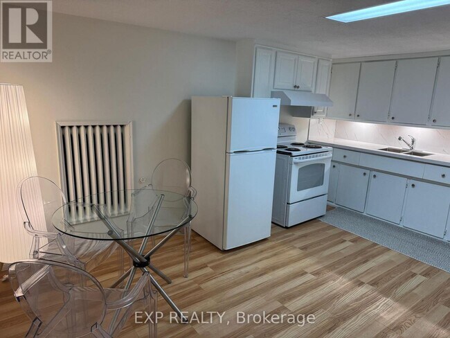 Building Photo - 227 Evelyn Ave