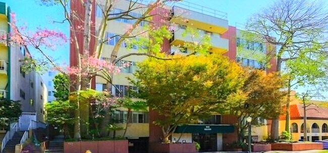 Building Photo - 540 Kelton Ave