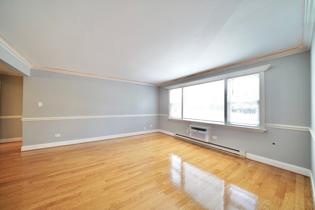Building Photo - 5037 N East River Rd