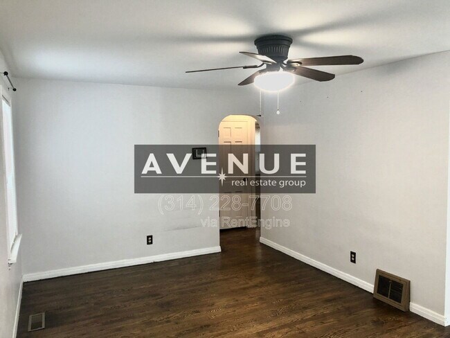 Foto del edificio - 5242 Parker Ave