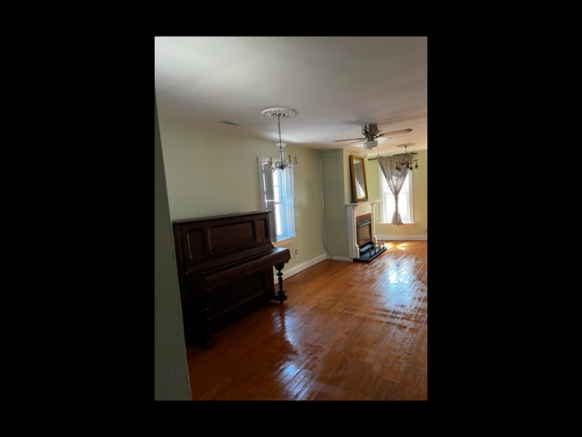 Building Photo - 407 Summer St