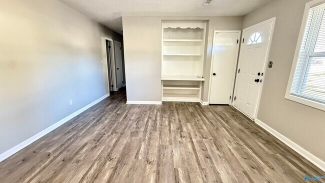 Foto del edificio - 2432 Yorkshire Dr SW