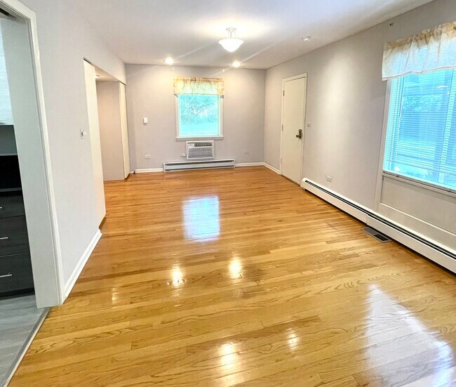 Foto del edificio - 1336 Hillside Dr