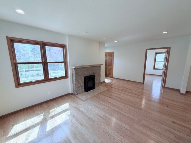 Building Photo - Fully Remodeled Luxury Home with Exceptional Space and Style!!