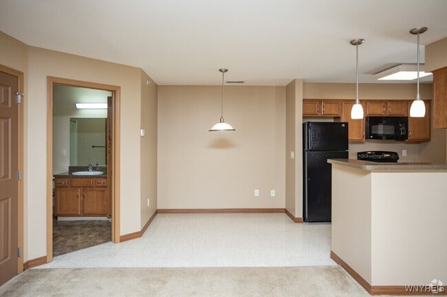 Building Photo - 1311 Deer Lakes Dr