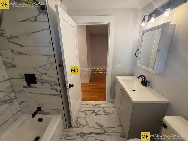 Building Photo - 116 Marginal St