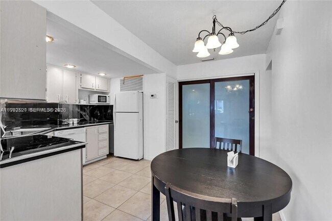 Foto del edificio - 2175 NE 56th St