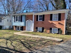Building Photo - 908 Country Terrace